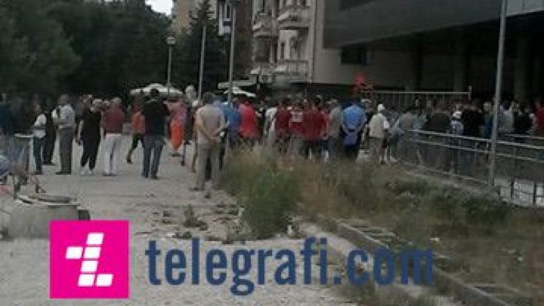 Përfundon protesta në Mitrovicë, protestuesit numëroheshin në gishta (Foto)