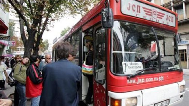 Partitë u përplasën sërish për kaosin me autobusët në Shkup