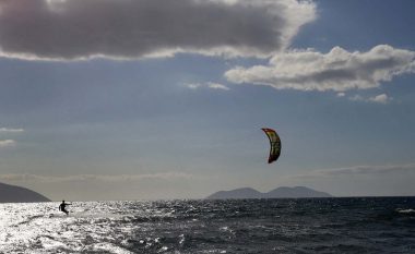 Garë me parashutë në Liqenin e Mavrovës