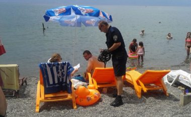 Policia me këshilla për turistët në Ohër si të mbrohen nga vjedhjet