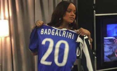 Futbollisti italian me dhuratë për Rihannan (Foto)