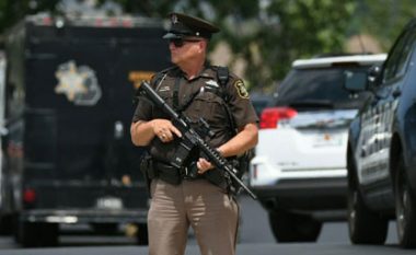 Sulm me armë pranë një gjykate në SHBA, raportohet për tre të vdekur (Foto)