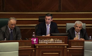 Me rreth dy orë vonesë fillon seanca plenare e Kuvendit të Kosovës