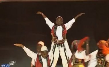Senegalezët kërcejnë ‘Vallen e Tropojës’ (Video)