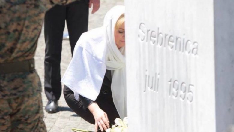Presidentja kroate me shami në Srebrenicë: Masakra u shkaktua nga politika serbomadhe