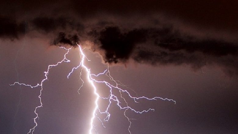 Shtrëngatë e madhe vjen në drejtim të Maqedonisë, meteorologët dalin me paralajmërime