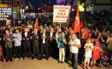 Televizioni shtetëror turk përshëndet protestat anti-Gülen në Kërçovë dhe Preshevë