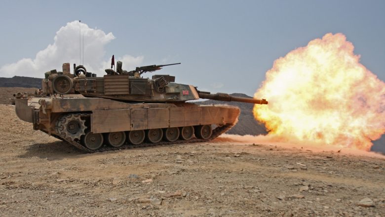 Mësoni arsyen pse tanku i ushtrisë amerikane M1 Abrams, vazhdon të jetë mbret i fushëbetejave (Video)