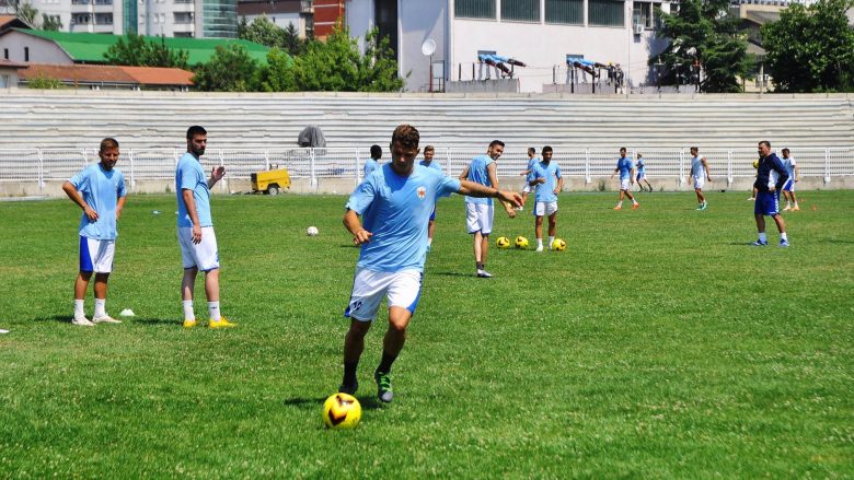 Granit Xhaka stërvit me FC Prishtinën (Foto)