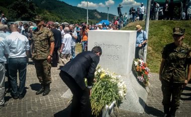 Albin Kurti në Srebrenicë (Foto)