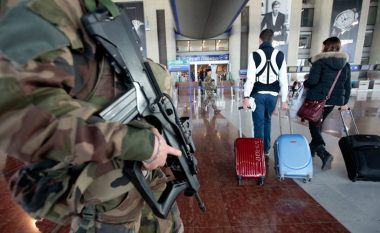 Mbyllet aeroporti i Nices, shkak një valixhe e dyshimtë (Video)