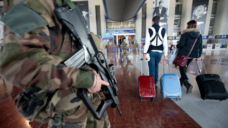 Mbyllet aeroporti i Nices, shkak një valixhe e dyshimtë (Video)