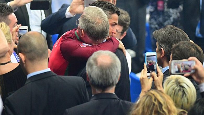 Përqafimi i Sir Alex me Ronaldon (Video)