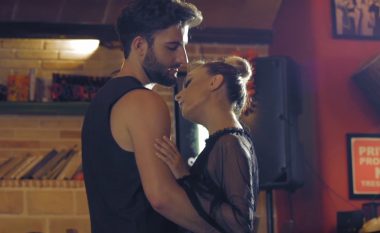 “Siento Amor” i thonë njëri-tjetrit Venera dhe Lind Islami (Video)