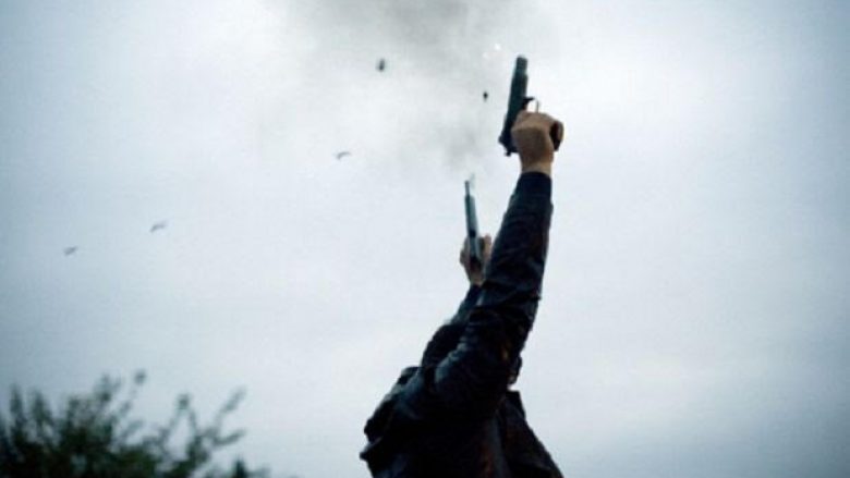 Konfiskohet një armë në një aheng në Mitrovicë