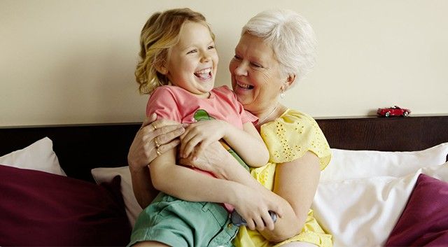 ccc-people-family-grandmother-children-kids-bed-pl