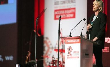 Charlize Theron flet për HIV/AIDS