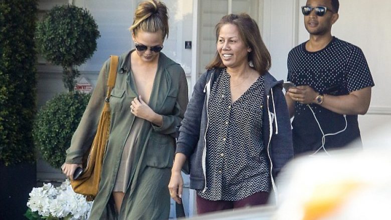 Chrissy Teigen shfaqet atraktive pa reçipeta (Foto)