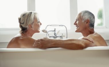 Një jetë aktive seksuale mbi 50 vjeç rrit shëndetin e trurit dhe ju mbron nga demenca