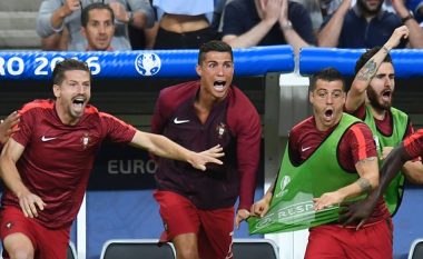 A ishte ky momenti më komik i finales? Ronaldo emocionohet tepër dhe godet bashkëlojtarin (Video)