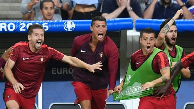A ishte ky momenti më komik i finales? Ronaldo emocionohet tepër dhe godet bashkëlojtarin (Video)