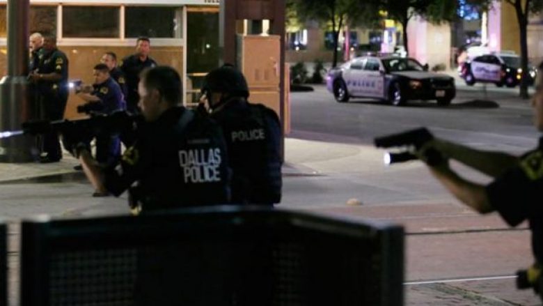 Këta janë policët e vrarë në Dallas (Foto)
