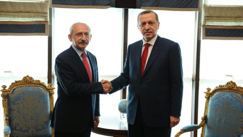 Lideri kryesor i opozitës mbështet qeverinë turke