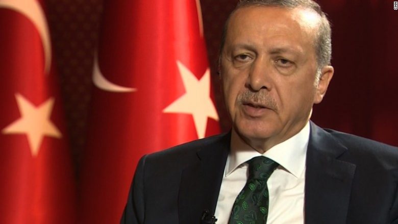 Erdogan shpall tre muaj gjendje të jashtëzakonshme në Turqi