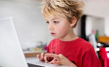 Fëmijët në tërësi u besojnë informacioneve të cilat i gjejnë në internet