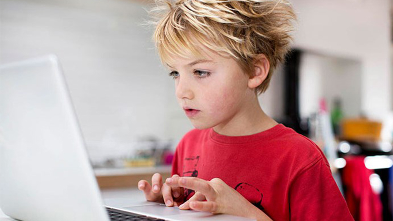 Fëmijët në tërësi u besojnë informacioneve të cilat i gjejnë në internet