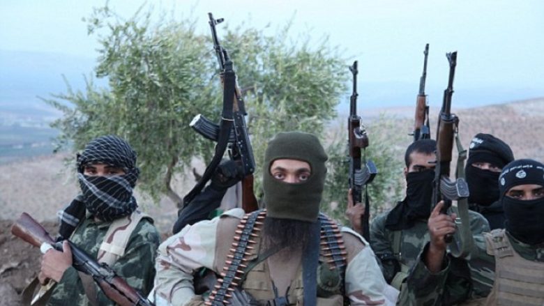Drejtori i FBI-së: ISIS mund t’i urdhërojë refugjatët e diasporës të sulmojnë Perëndimin