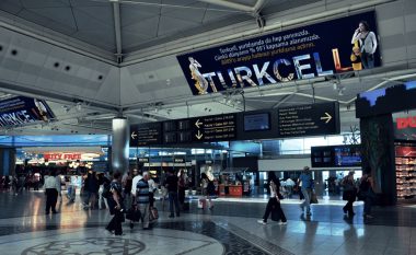 Rifillojnë fluturimet nga aeroporti turk