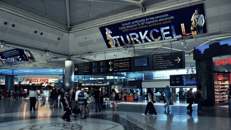 Rifillojnë fluturimet nga aeroporti turk