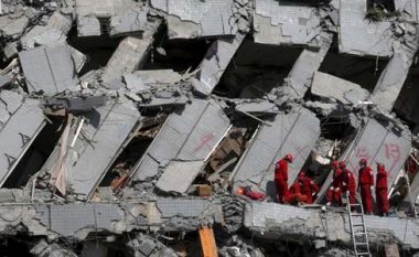 Dyzetvjeçarin shqiptar e zënë gërmadhat e një ndërtese