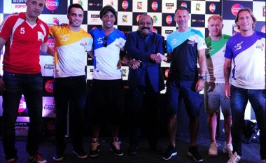 Giggs, Ronaldinho, Crespo e Scholes bëjnë debutimin në Indian Premier Futsal (Foto)