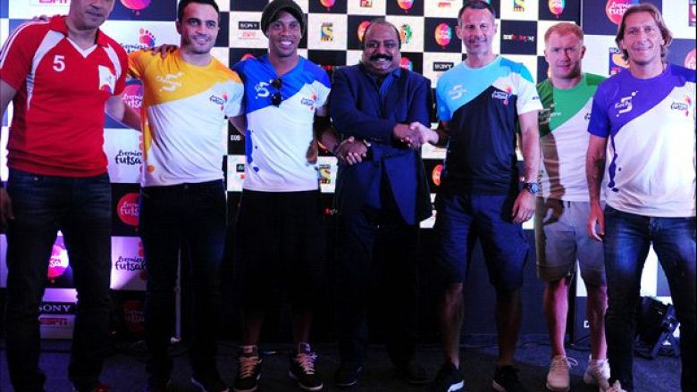 Giggs, Ronaldinho, Crespo e Scholes bëjnë debutimin në Indian Premier Futsal (Foto)