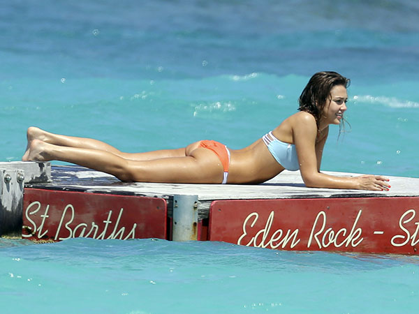 Jessica Alba enjoy the beach in St Barths - 50/50 pool with Luc Papa - Competition X17 - No France, No Italy, no Germany and No SpainJessica Alba looks happy, healthy and hot while vacationing with husband Cash Warren and friends in St Barts on April 4, 2013. The mother of two showed off her amazing body and perky posterior in a cute mismatched bikini as she swam in the warm ocean waters and tanned herself on one of the resort's floating buoys. She and Cash were affectionate and cuddly as they relaxed before playfully splashing about in the water.
