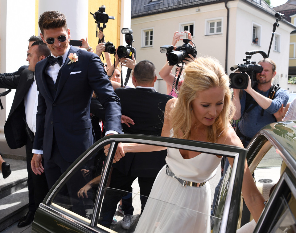 German soccer player Mario Gomez and his wife Carina arrive for their civil marriage at the registry office Schwabing in Munich, Germany, Friday, 22 July, 2016. (Sven Hoppe/dpa via AP)