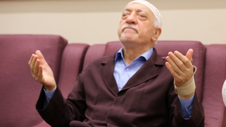 Gulen kërkon hetim ndërkombëtar për puçin, thotë se Erdogan ka alergji ndaj atyre që nuk i përulen