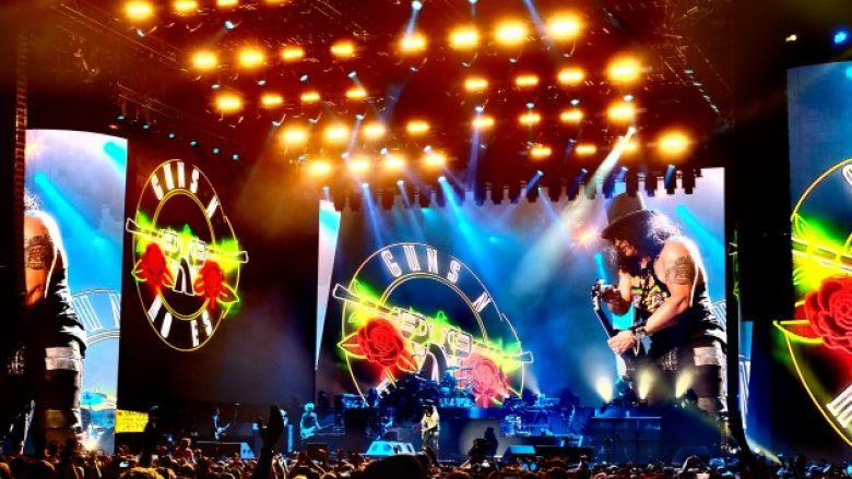 Arrestohen 30 persona në koncertin e “Guns N’Roses” (Video)
