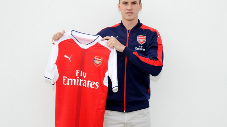 Zyrtare: Arsenal nënshkruan me talentin anglez (Foto)