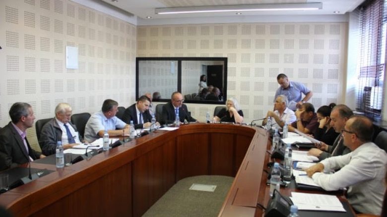 Ministri Rrahmani kritikohet ashpër nga deputetët për një kredi