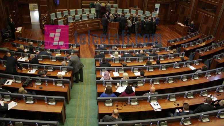 Deputetëve të AAK-së e të ‘Nismës’ u rrezikohet mandati