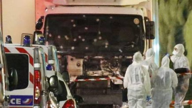 Terroristi i Nice u ekzekutua nga një femër (Video)