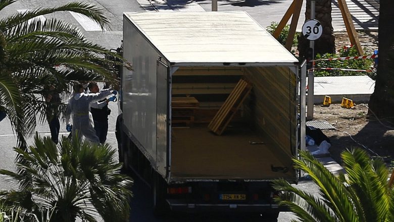 Fqinjët rrëfejnë detaje për terroristin e sulmit në Nice të Francës