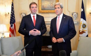 Kerry e Vuçiq bisedojnë për marrëdhëniet Kosovë–Serbi në Bruksel