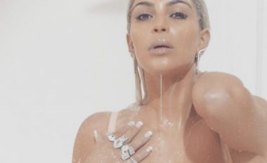 Kim Kardashian, joshëse me kostum të larjes (Foto)