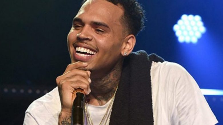 Çmendet Durrësi, vjen Chris Brown (Foto)