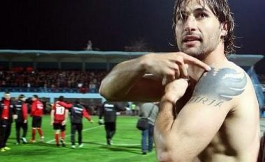 Lorik Cana me mesazh emocionues për botën (Foto)