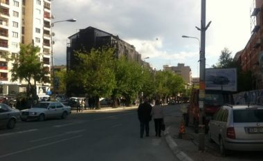 Në kryeqytet, lirohet rruga “Luan Haradinaj”, bllokohet udhëkryqi tek Gjykata Kushtetuese